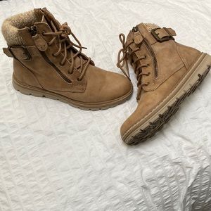 GOOD CONDITION tan ankle boots